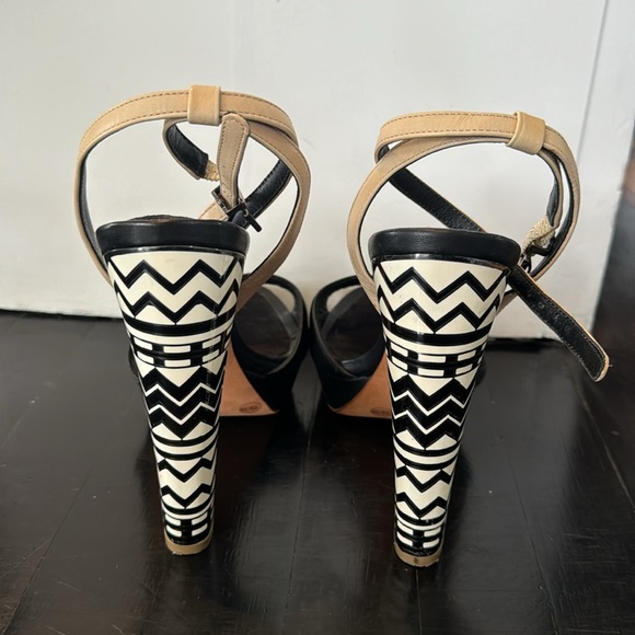 I’m selling a six inch platform heel from the designer brand BCBG. - Picture 5 of 5